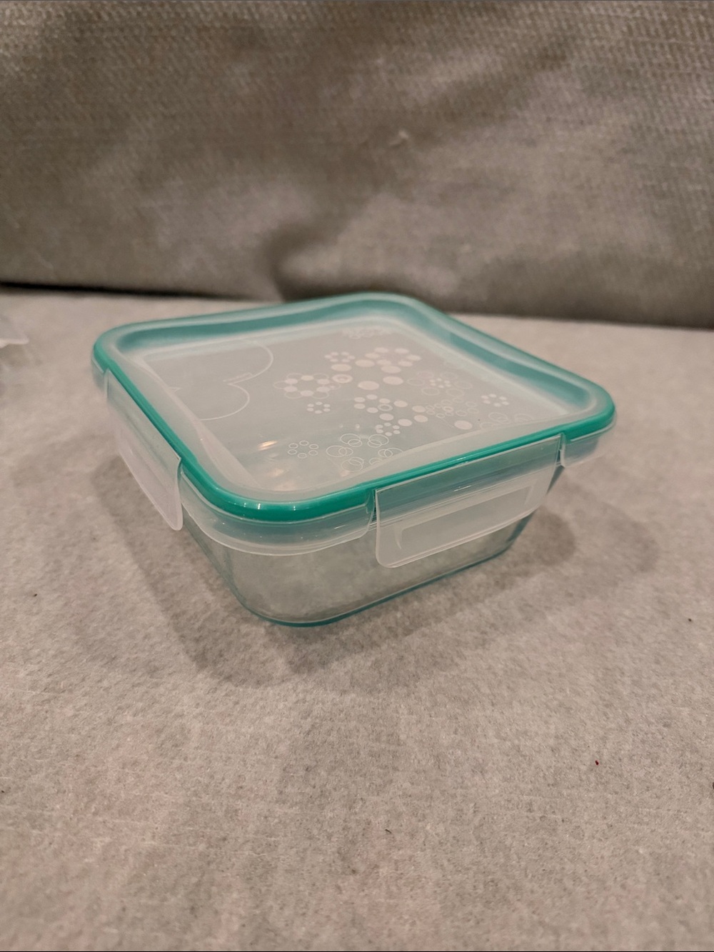 Pyrex 4 cup Square Clear Glass Food Storage Container with Teal Snapware Lid